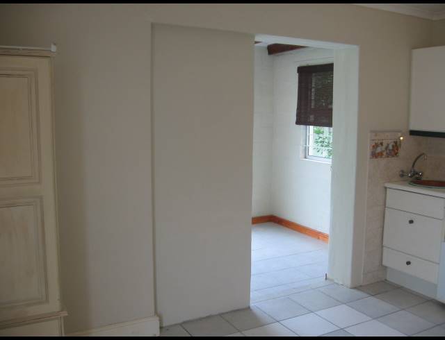 1 bed property to rent in TABLE VIEW
